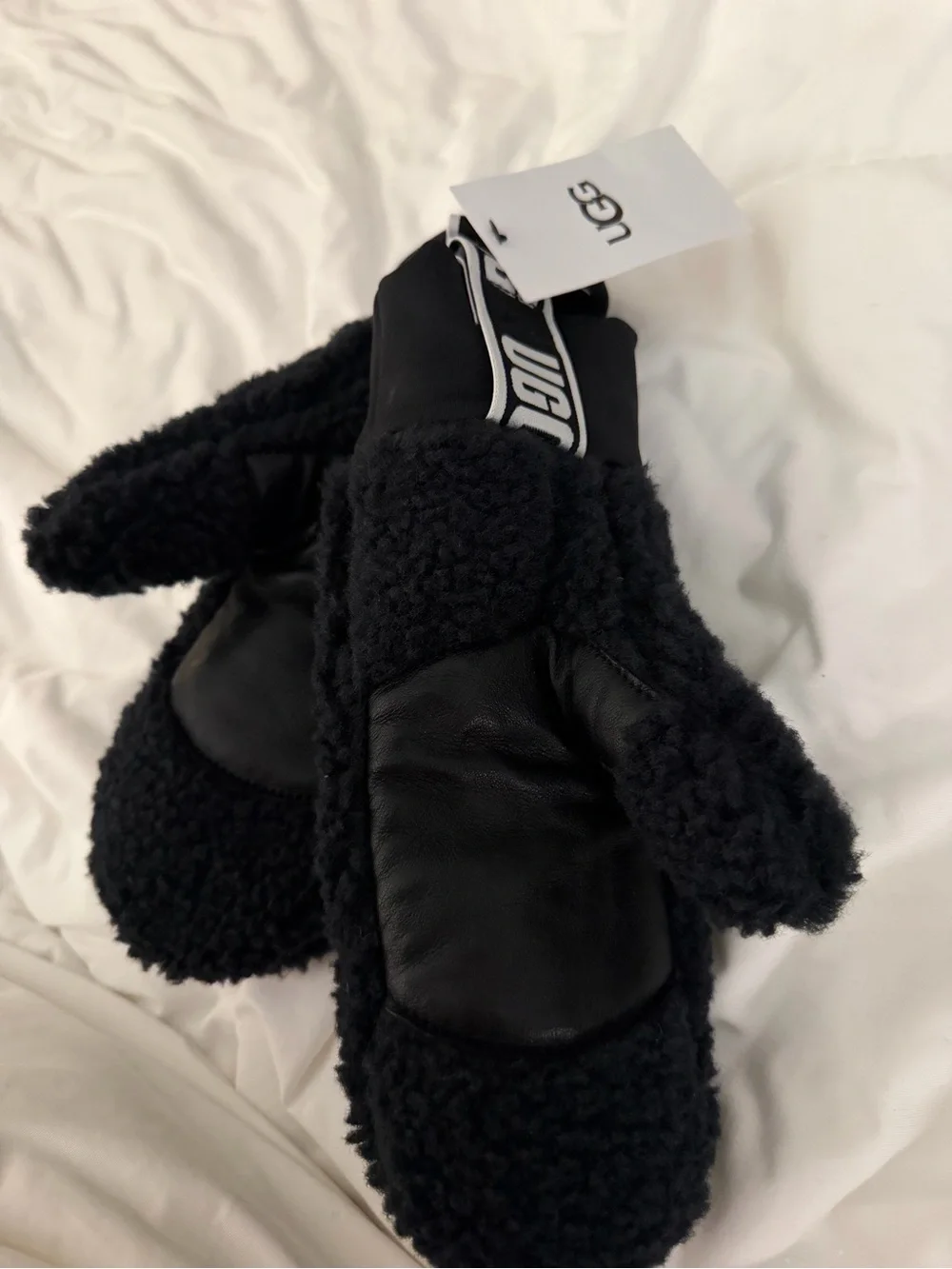 UGG Sherpa Mittens with Leather Palm | Black | L/XL